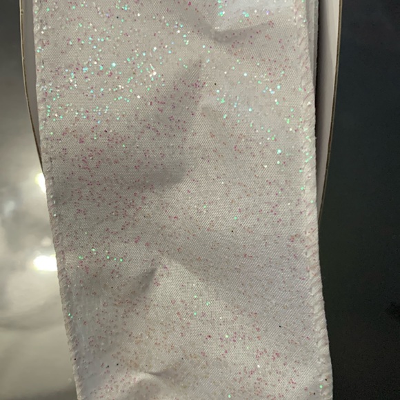 19 meters 2 1/2” wide wired white ribbon - Picture 1 of 4